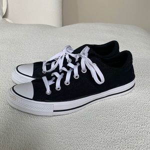 👟🥳SNEAKY🥳👟 Excellent condition! Black Chuck Taylor  converse All Stars⭐️